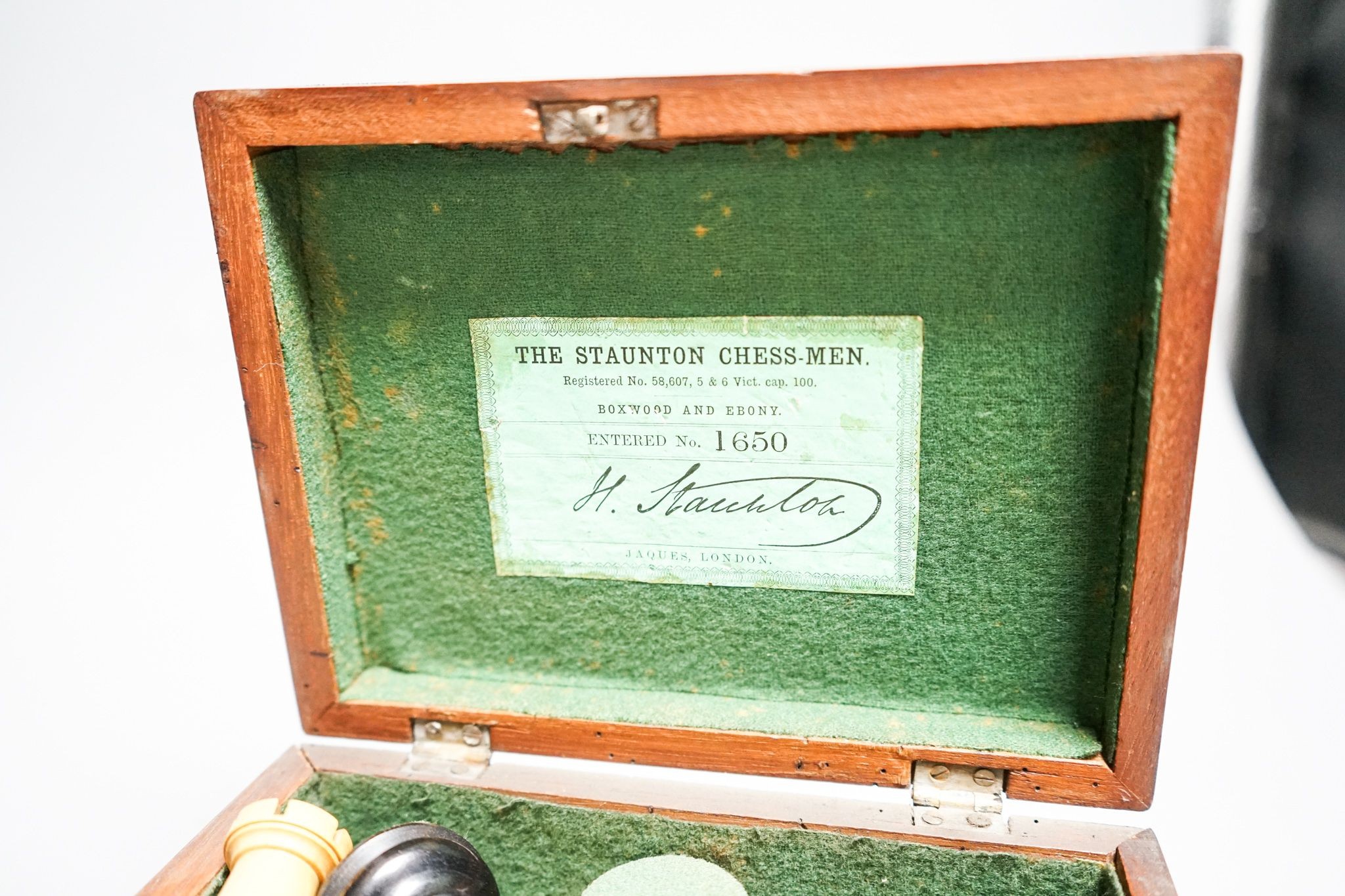 A boxed Jaques Staunton boxwood and ebony chess set, White king stamped Jaques London, 8.5cm high